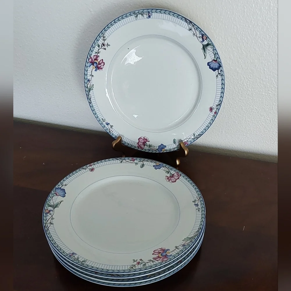 Oneida Floral Dinner Plates with Blue Lattice and Pink‎ Accents 5 Plates